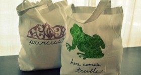 A Handmade Christmas: Freezer Paper Stenciled Tote Bags