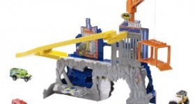 Matchbox Cliff Hanger Batman Playset: $13.85 (67% off)
