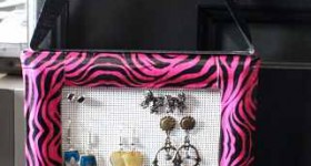 Do it Yourself Earring Display Frame! SO EASY!