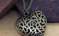 Free Valentine / heart shaped jewelry {great gifts + rave reviews}!