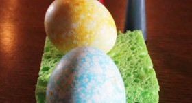 DIY Easter Egg Stamping! How to make beautiful eggs with food coloring and a sponge.